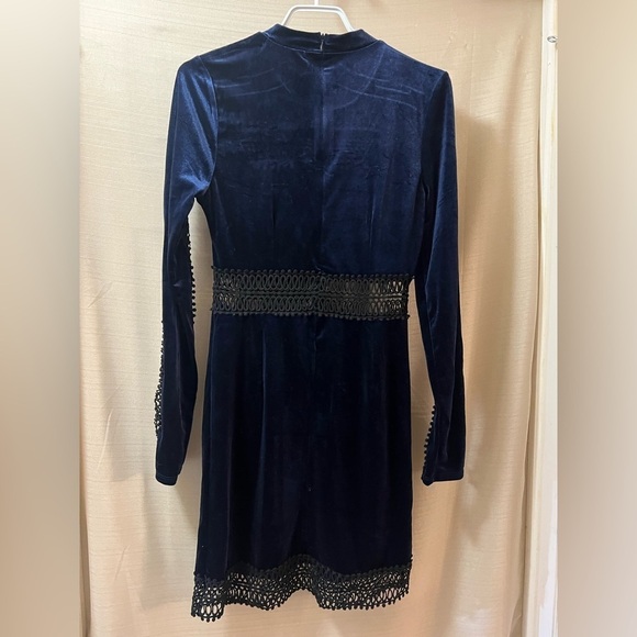 ⚫️ BOGO Free Generation blue velvet black lace detailing size medium - Picture 8 of 9